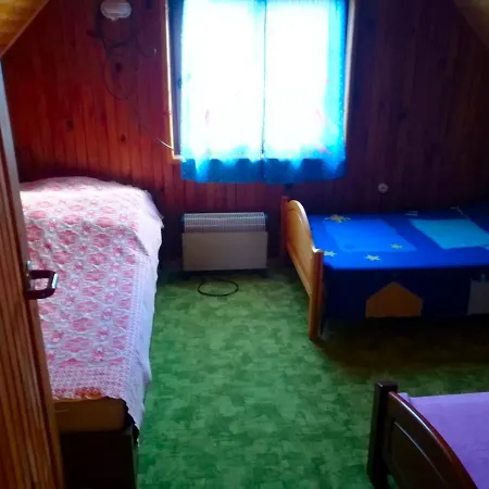 - Letniskowy Nad Jeziorem Holiday home Gowidlino